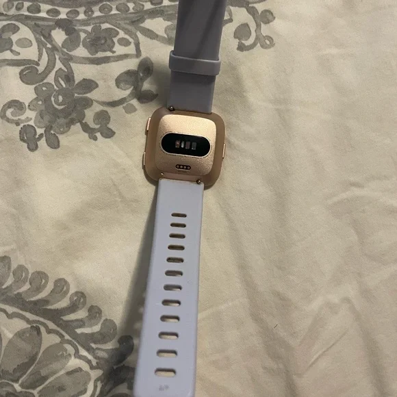 FitBit Versa - Picture 3 of 3